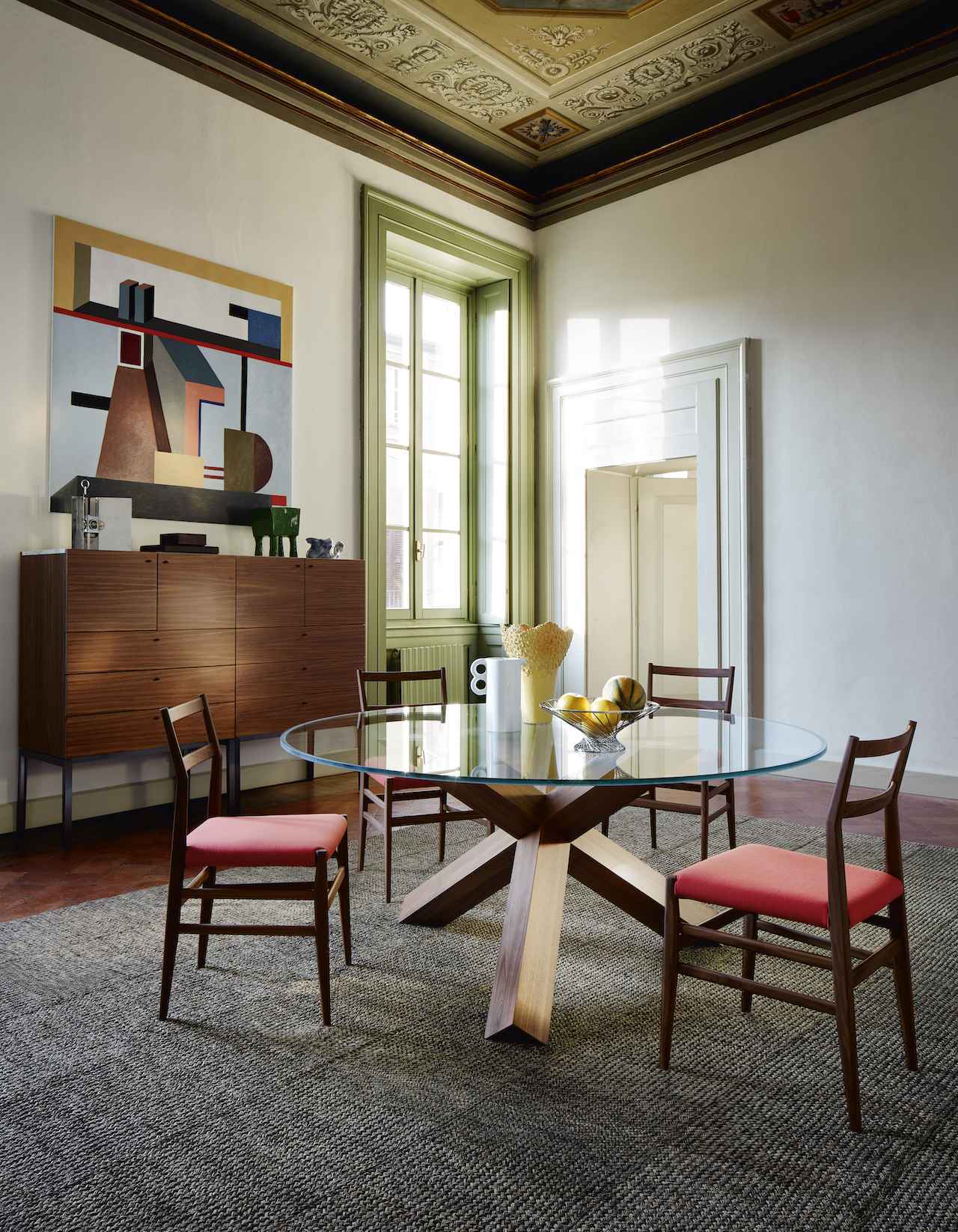 丸テーブルの名品28選】 北欧や日本の名作から注目作まで。 ダイニング