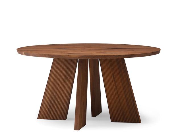 画像: 「ハカマ ダイニング ラウンドテーブルΦ140」<Φ140×H71cm> ¥546,700〜/カンディハウス COURTESY OF CONDEHOUSE