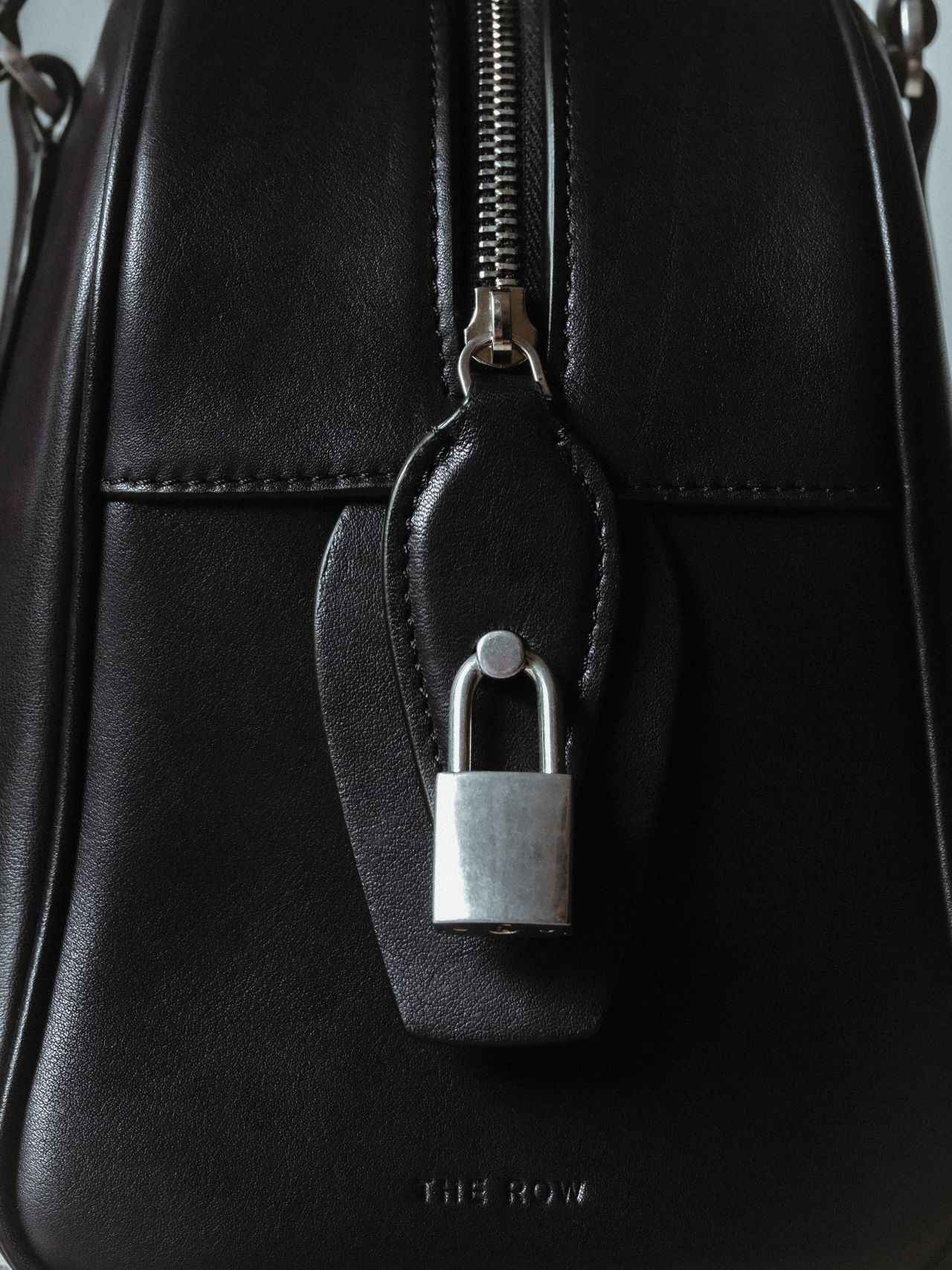 画像 : 3番目の画像 - 「時を超える普遍性
ザ・ロウの2つのバッグ」のアルバム - T JAPAN:The New York Times Style Magazine 公式サイト