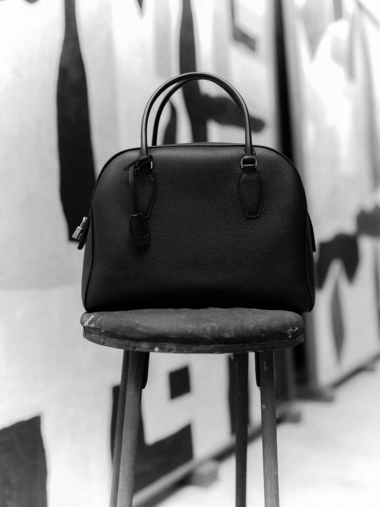 画像 : 1番目の画像 - 「時を超える普遍性
ザ・ロウの2つのバッグ」のアルバム - T JAPAN:The New York Times Style Magazine 公式サイト