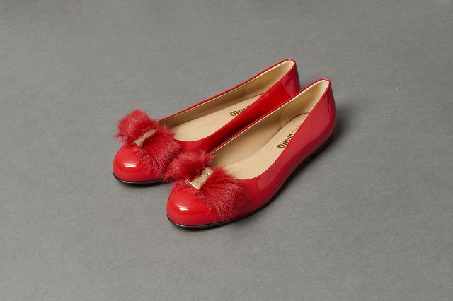画像: 靴￥115,500／フェラガモ