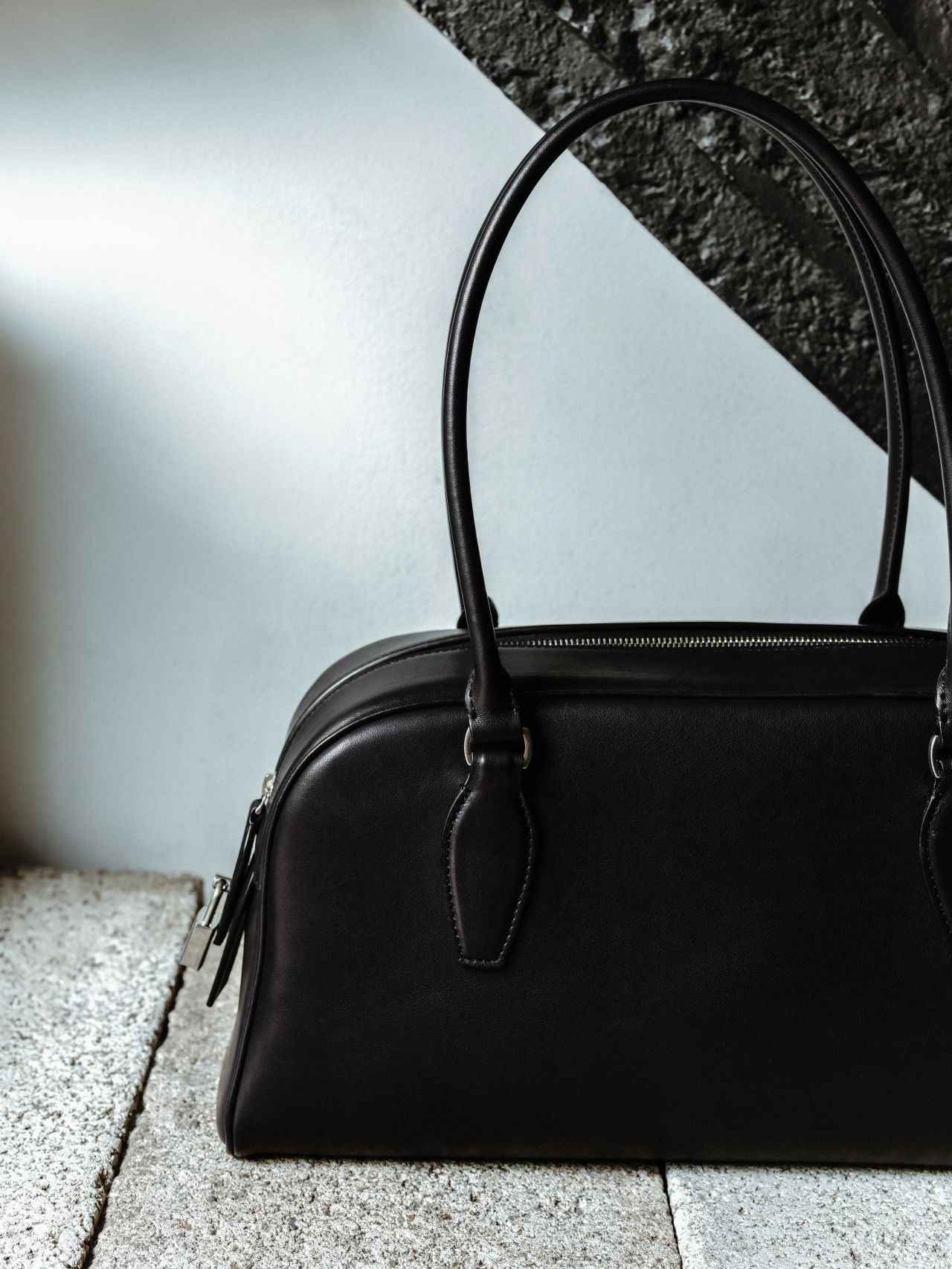 画像 : 2番目の画像 - 「時を超える普遍性
ザ・ロウの2つのバッグ」のアルバム - T JAPAN:The New York Times Style Magazine 公式サイト