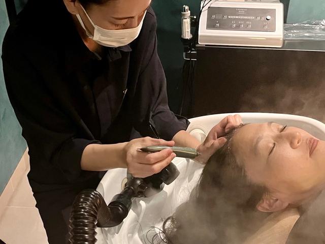 画像: 毛穴にしっかりとなじませて汚れを浮かせる、オイルクレンジング