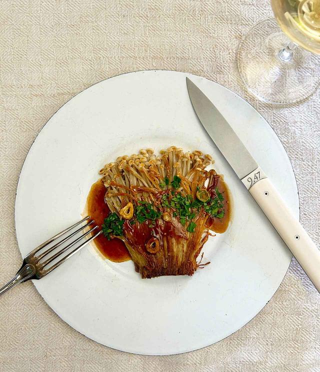 画像: にんにくの風味、しっかり目の焼き色で淡白なえのきの風味がアップする