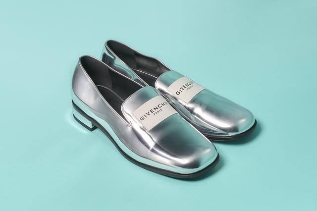 画像: 靴¥163,800/ジバンシィ by サラ・バートン