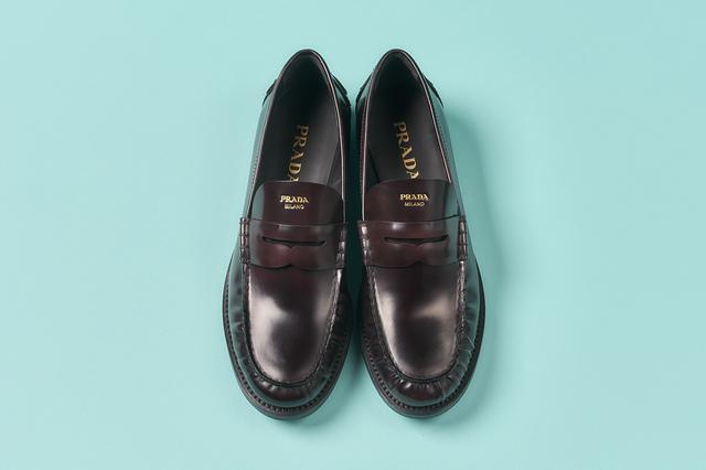 画像: 靴¥181,500(予定価格)/プラダ
