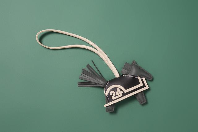 画像: チャーム￥144,100／エルメス