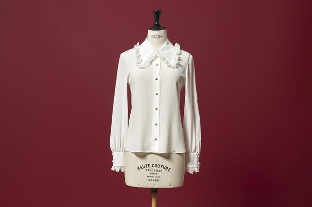 画像: ブラウス￥286,000／ヴァレンティノ
