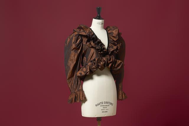 画像: ブラウス￥431,200／クロエ
