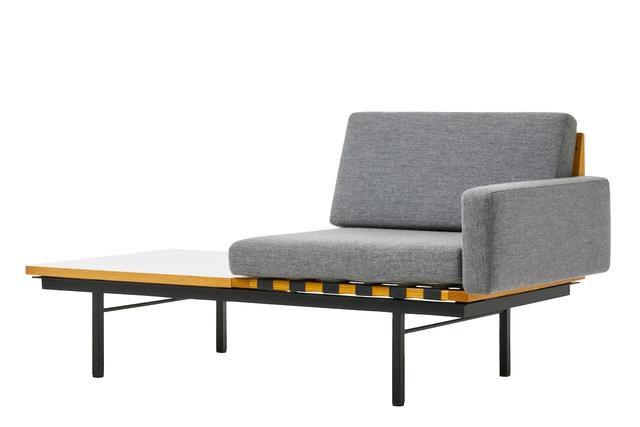 画像: 「フォームグループ レフトアームソファ ウィズテーブル」（1シーター）＜H74×W150×D73㎝＞￥357,500／メトロクス COURTESY OF METROCS