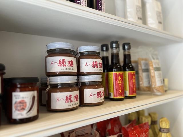 画像: 京都・西陣「孝太郎の酢」の「京の練梅」¥1,800。「梅干しをたたかなくてもいいし、便利。すごくシルキーで、パスタにも使っています」