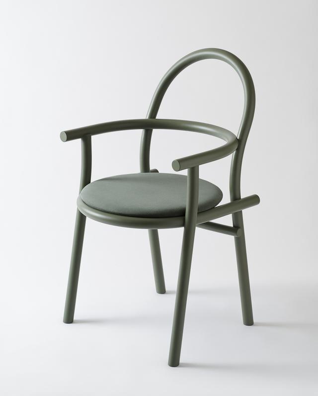 画像: 「HIHI アームチェア(張り座)」¥220,000〜/飛騨産業 COURTESY OF HIDA