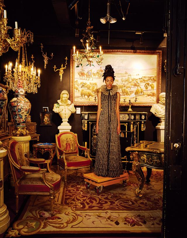 画像: 「William Antiques」にて撮影。 ドレス(参考商品)/ディオール クリスチャン ディオール TEL.0120-02-1947