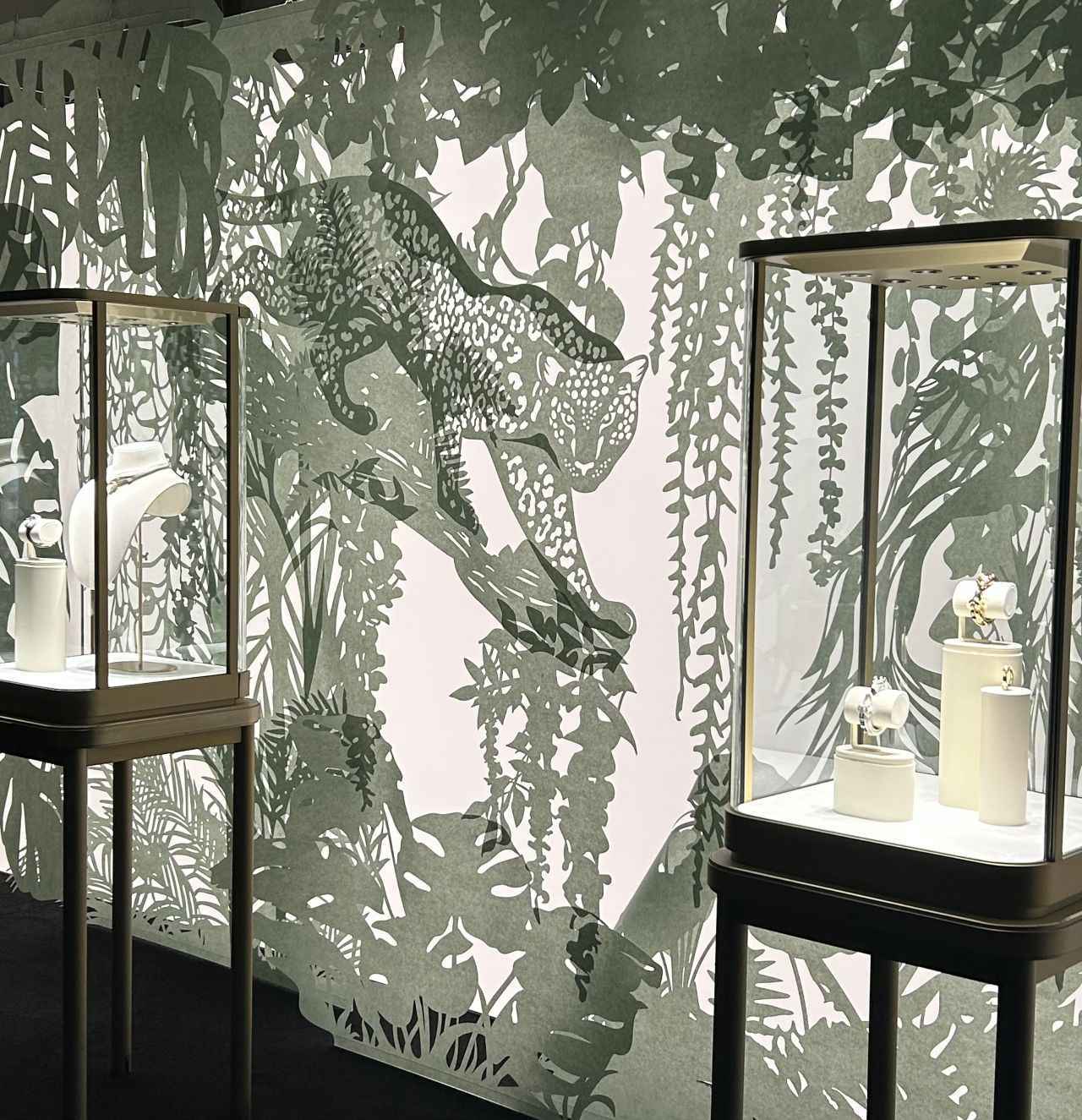 非売品　カルティエ　パンテーレシリーズ カタログ カルティエのレディース腕時計ならパンテール！年代比較とその魅力を