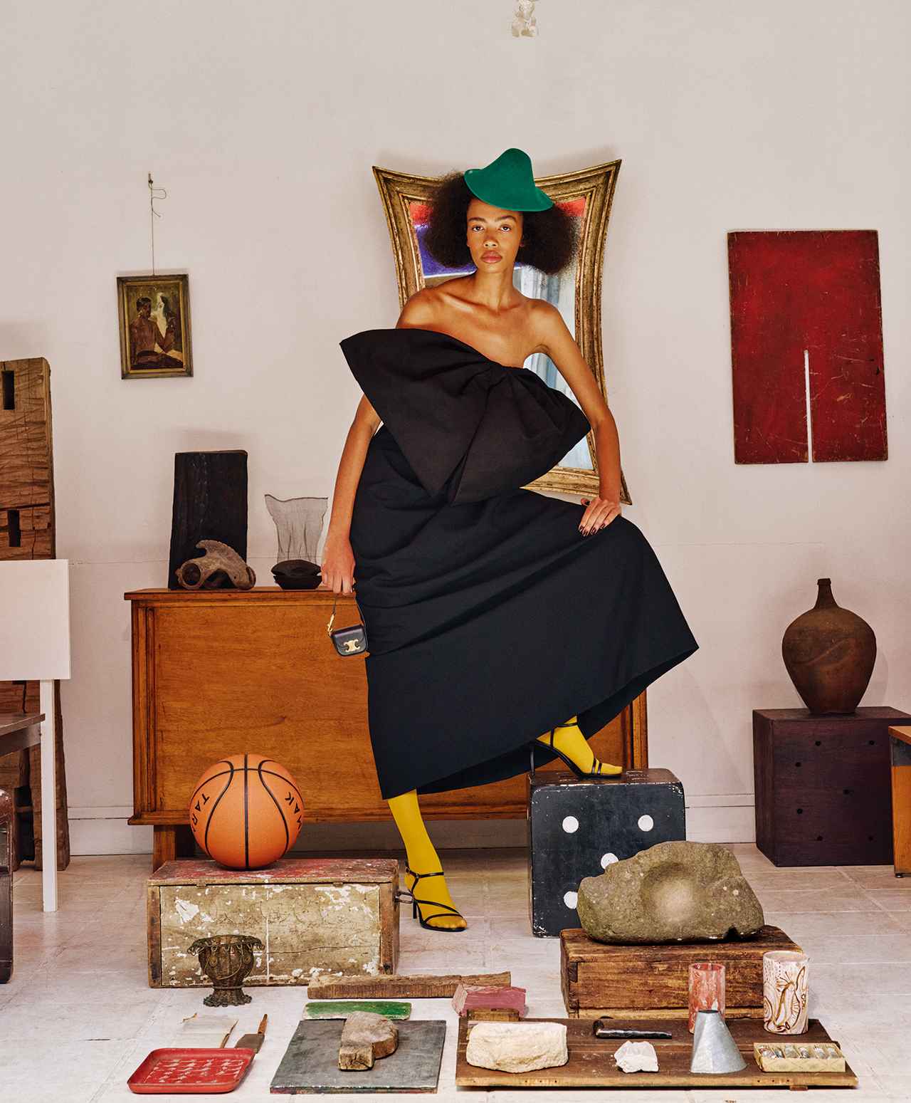 画像 : 5番目の画像 - 「シャネル、ルイ・ヴィトンほか
2025-26秋冬コレクションより
自分らしい美しい1着に出会う②」のアルバム - T JAPAN:The New York Times Style Magazine 公式サイト