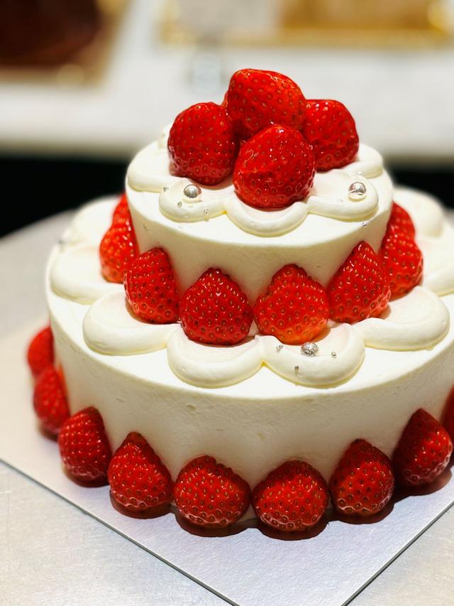 画像: 2段で華やか! ア・ラ・ボン・ヌーのストロベリーショートケーキ ¥9,936