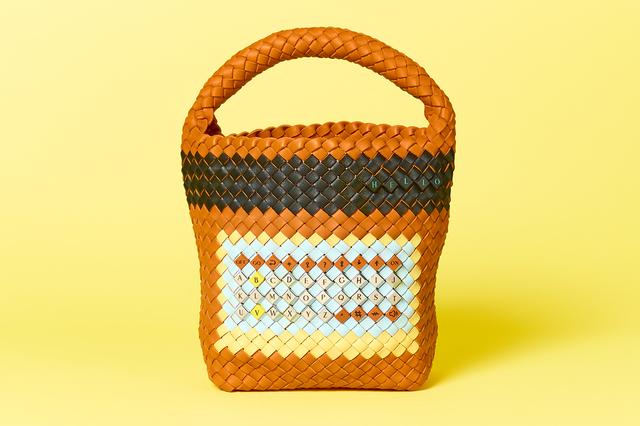 画像: バッグ<H35.5×W21×D13㎝>¥1,815,000/ボッテガ・ヴェネタ