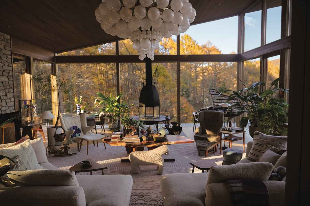 画像: 建築家とデザイナーが建てた 軽井沢の“森の隠れ家” - T JAPAN:The New York Times Style Magazine 公式サイト
