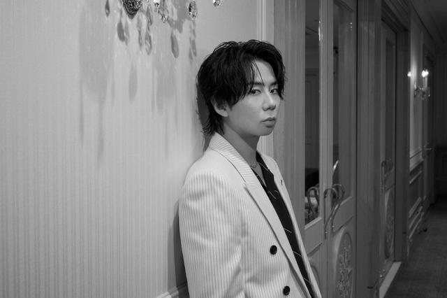 画像: 北山宏光(HIROMITSU KITAYAMA) 1985年生まれ。2023年11月にデジタルシングル「乱心-RANSHIN-」でソロデビュー。楽曲制作やライブの演出も手掛けるほか、俳優活動など幅広く活躍。近年の主な作品にドラマ『君が獣になる前に』(2024年)、『DOCTOR PRICE』(2025年)がある。