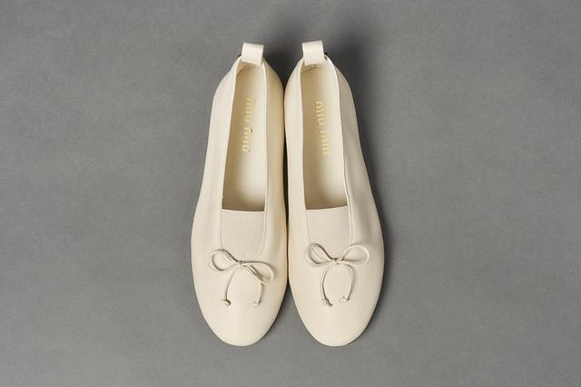 画像: 靴¥151,800(予定価格)/ミュウミュウ