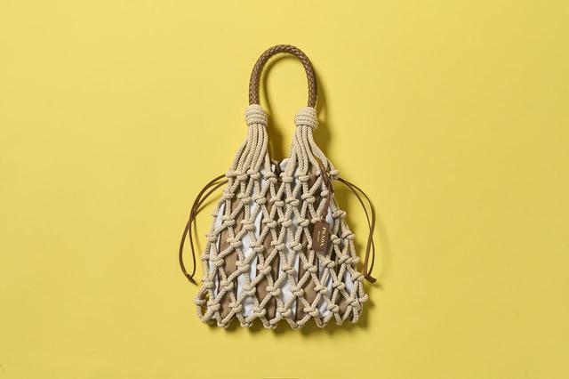 画像: バッグ〈H34×W25cm〉（参考商品）／プラダ