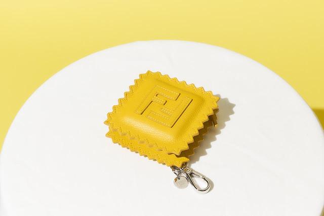 画像: チャーム「ラヴィオリ」￥107,800／フェンディ