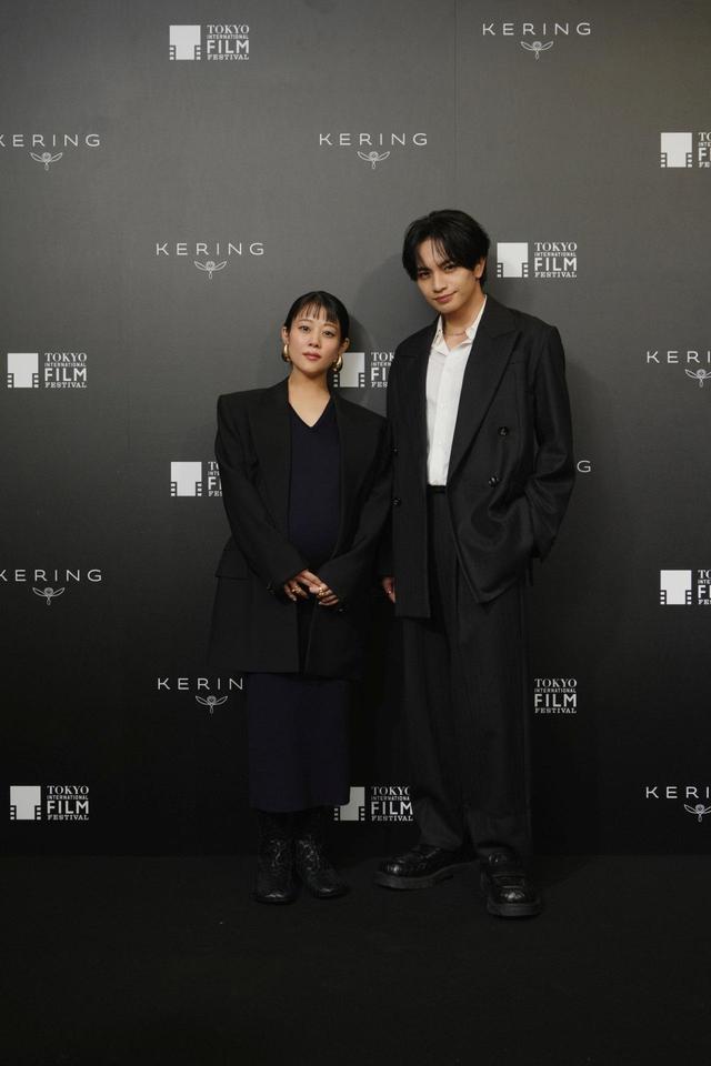 画像: 夜には世代や職種を超えた映画関係者が一堂に集うケリング「ウーマン・イン・モーション」ディナーが開催され、トークで活発な意見交換を行った高畑充希と中島健人も参加した