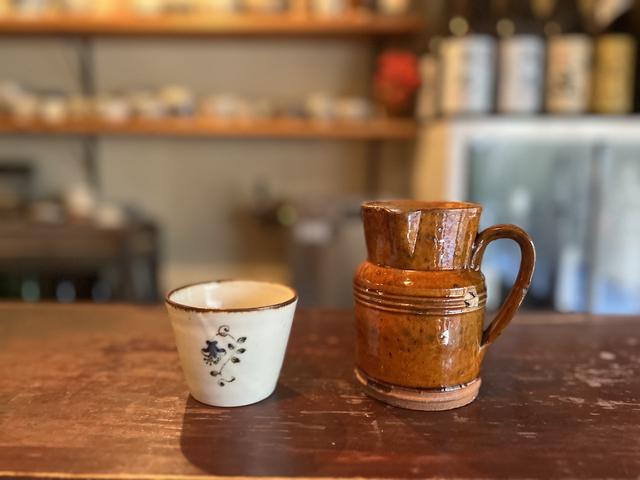 画像: 器のセレクトもセンス抜群。高島大樹さんの蕎麦ちょことそば湯を入れたアンティークのピッチャー