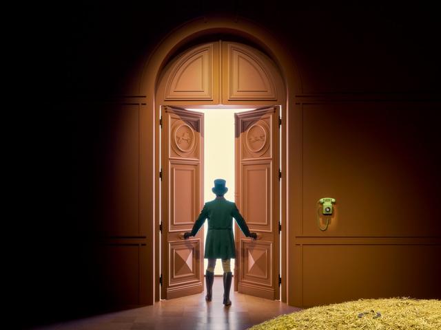 画像: 最初に足を踏み入れるのは、ウエルカムホール。馬とともに暮らす“グルーム”たちがツアーを案内してくれる @HIRO KIJIMA