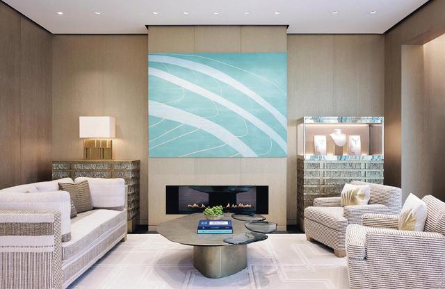 画像: 特別フロアの１室には藤村喜美子のタブローが。 COURTESY OF TIFFANY & CO.