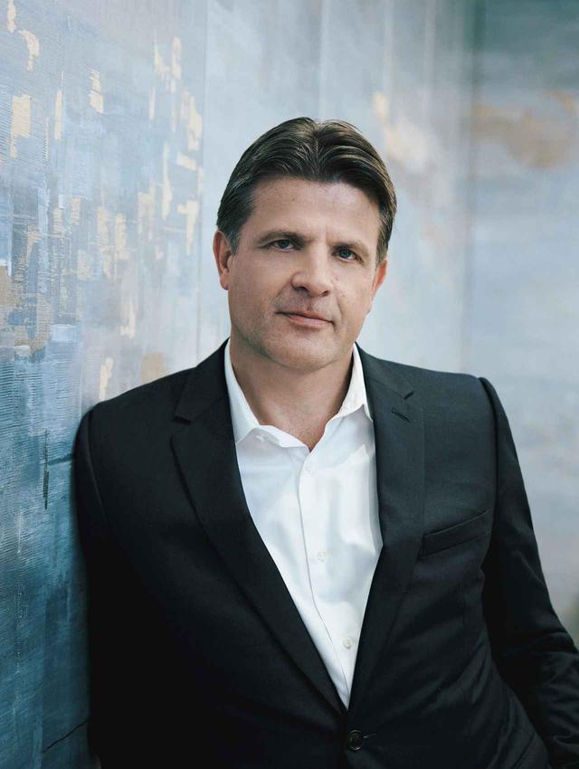 画像: アンソニー・ルドリュ（Anthony Ledru） ティファニーの社長兼最高経営責任者（CEO）。カルティエ、ハリー・ウィンストンに在籍後、ルイ・ヴィトン・アメリカの社長兼CEOに就任。2021年1 月に現職に着任。過去にティファニー北米シニア・ヴァイス・プレジデントを務めたことも。