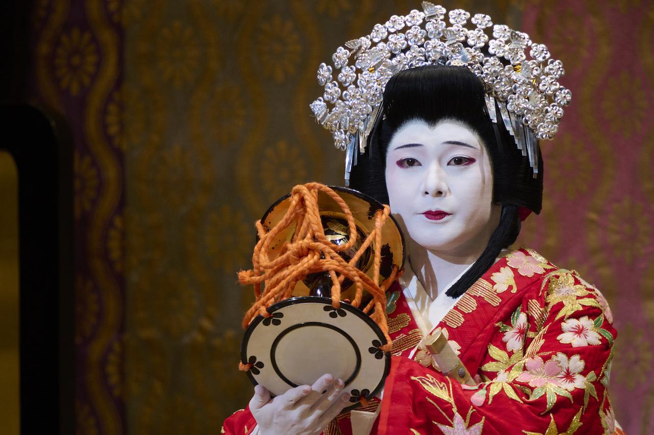 画像 : 1番目の画像 - 「三谷かぶきで拓く笑いの新境地
中村莟玉、舞台に花ひらく
令和を駆けるかぶき者たちVol.17」のアルバム - T JAPAN:The New York Times Style Magazine 公式サイト