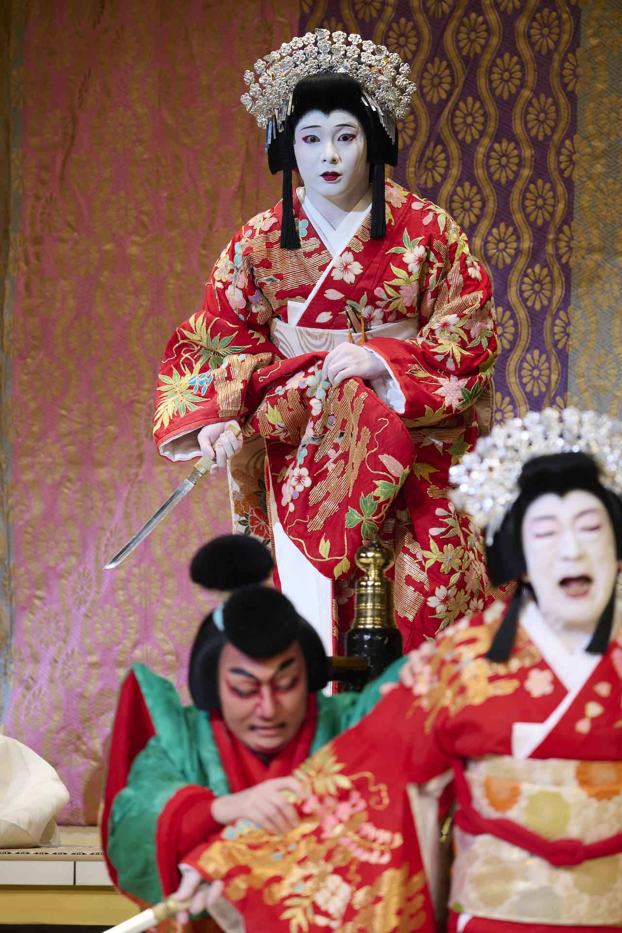 三谷かぶきで拓く笑いの新境地 中村莟玉、舞台に花ひらく 令和を駆ける