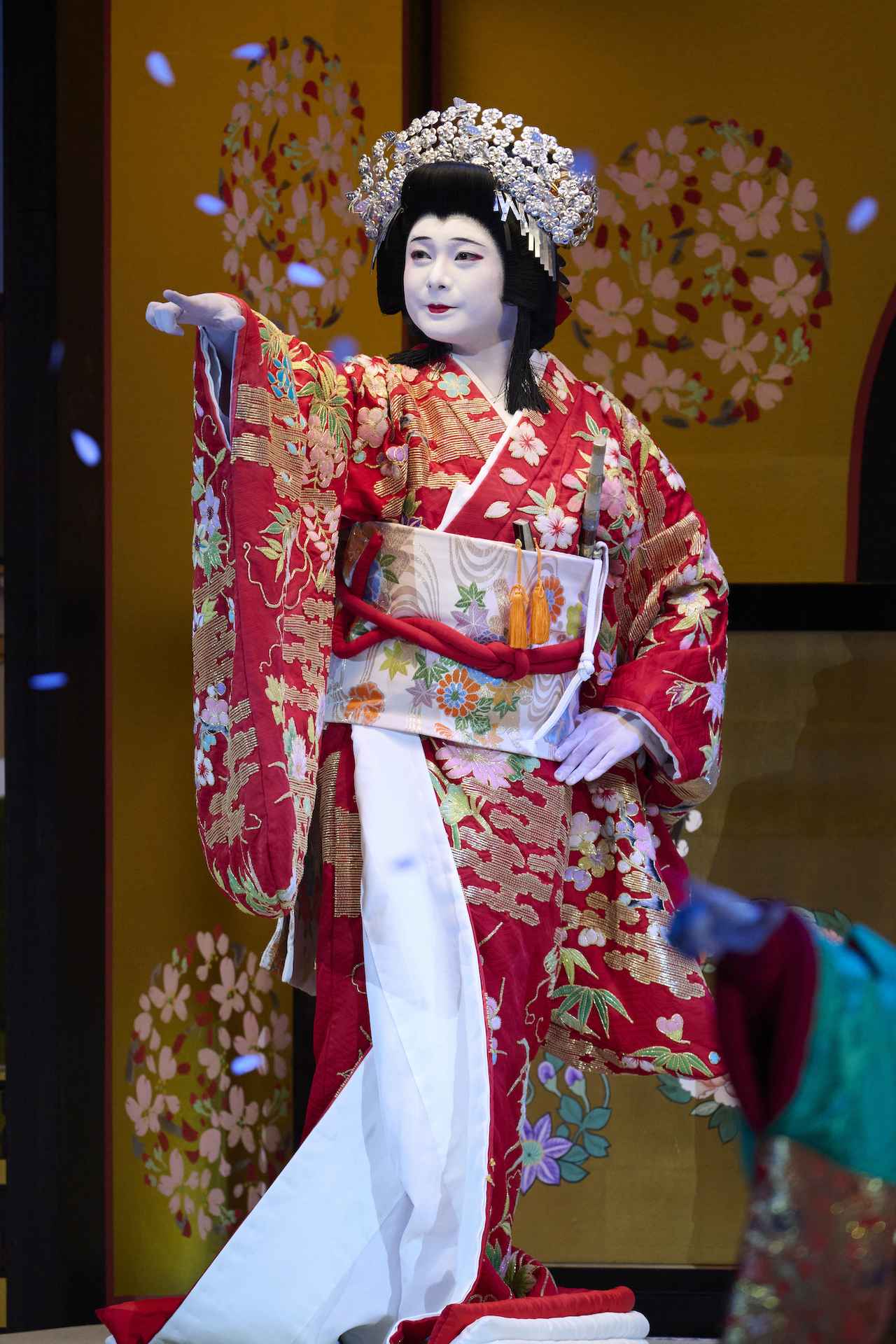 画像 : 9番目の画像 - 「三谷かぶきで拓く笑いの新境地
中村莟玉、舞台に花ひらく
令和を駆けるかぶき者たちVol.17」のアルバム - T JAPAN:The New York Times Style Magazine 公式サイト