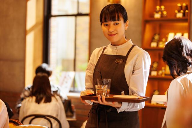 画像: 匿名の天才ショコラティエ役のハン・ヒョジュ。Netflixシリーズ「匿名の恋人たち」独占配信中