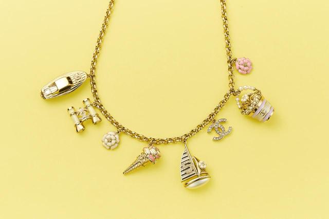 画像: まとうべきは、上品なユーモア。 シャネル、ルイ・ヴイトンほか くすっと笑える可愛い小物大集合！ - T JAPAN:The New York Times Style Magazine 公式サイト