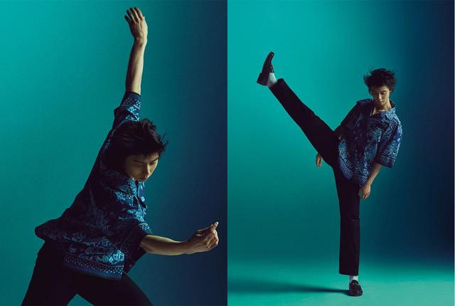 画像: ユースカルチャーを感じさせるバンダナプリントのシャツをラフにまとって。エレガントなホースビットローファーを履きながらも、しなやかな舞いで服のもつ世界を表現する。音楽に合わせて、呼吸と身体を意のままに操る魔法のような瞬間を捉えた。