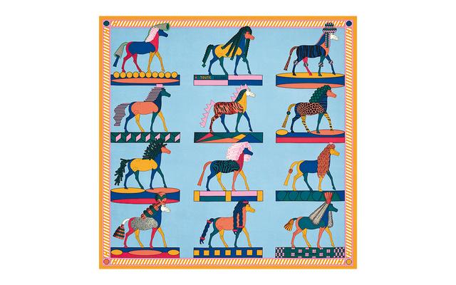 画像: スカーフ「カレ 90〈ア・トゥット・アリュール〉」￥88,000／エルメス COURTESY OF HERMÈS