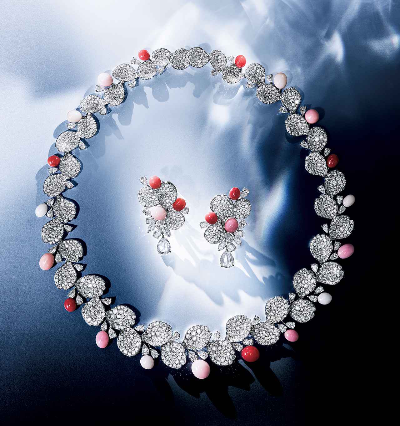 画像 : 5番目の画像 - 「2026年、新たな時代の扉が開く。
鏡リュウジが語る
天地と人をつなぐ宝石の力」のアルバム - T JAPAN:The New York Times Style Magazine 公式サイト