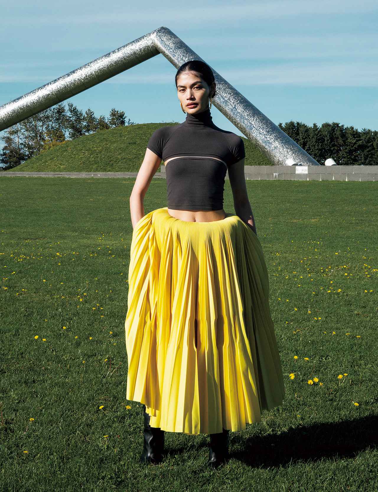 画像 : 4番目の画像 - 「シャネル、ジバンシィほか
包む・添う・形作る
新しい輪郭が生まれる」のアルバム - T JAPAN:The New York Times Style Magazine 公式サイト