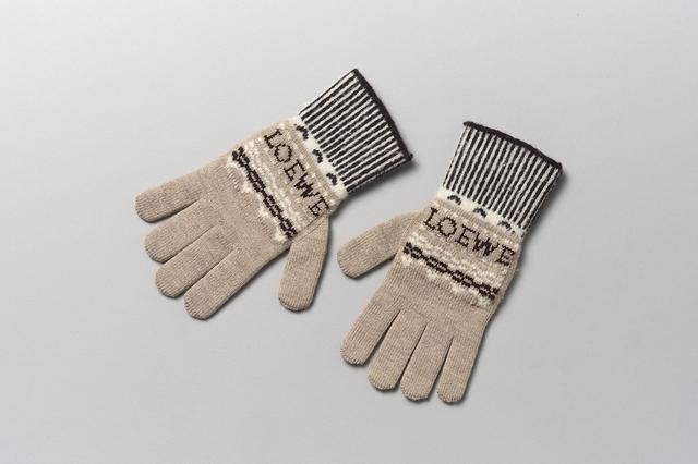 画像: 手袋￥44,000／ロエベ