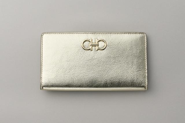 画像: 財布<W17×H9cm >¥71,500/フェラガモ