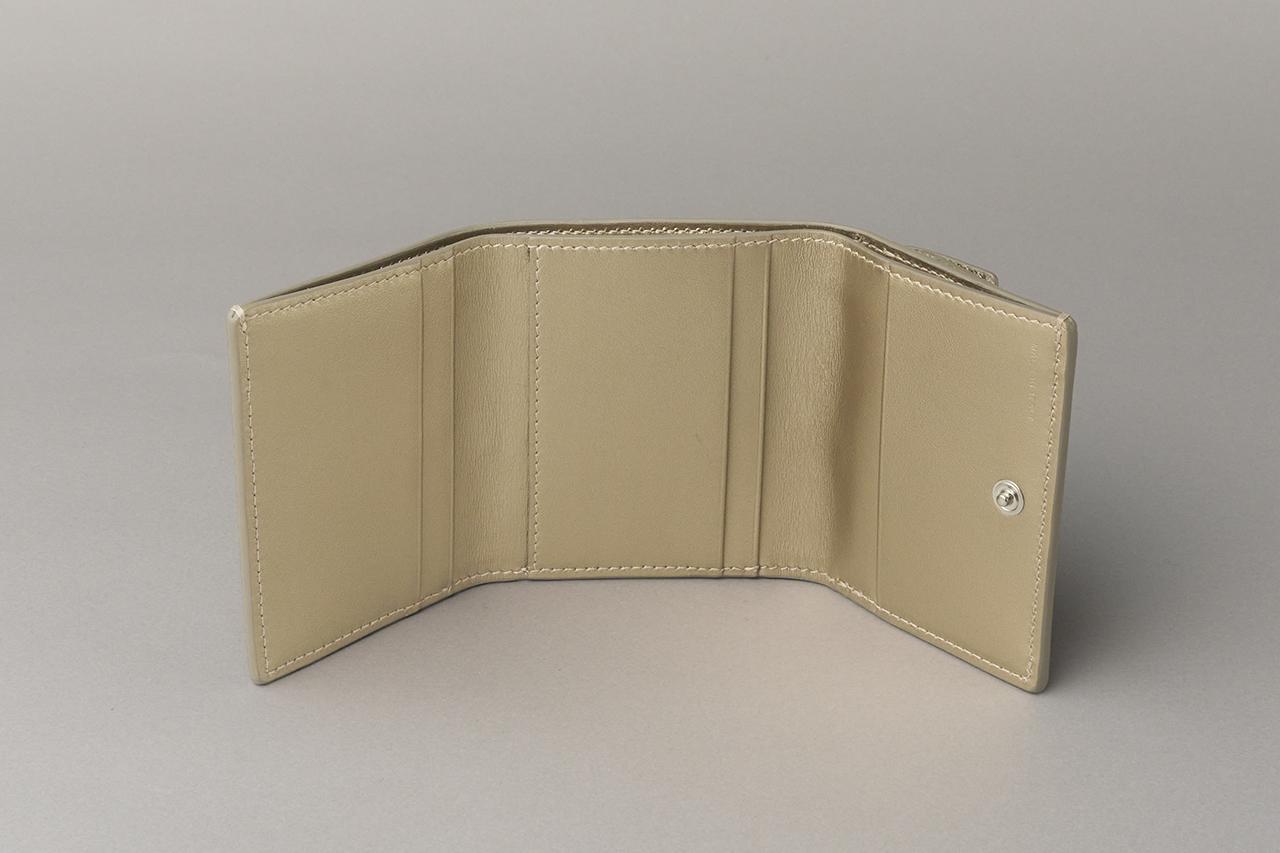 画像 : 16番目の画像 - 「濱美奈子監修・2026年の開運財布①
シャネル、プラダほか
ゴールド&シルバーの最強財布図鑑」のアルバム - T JAPAN:The New York Times Style Magazine 公式サイト