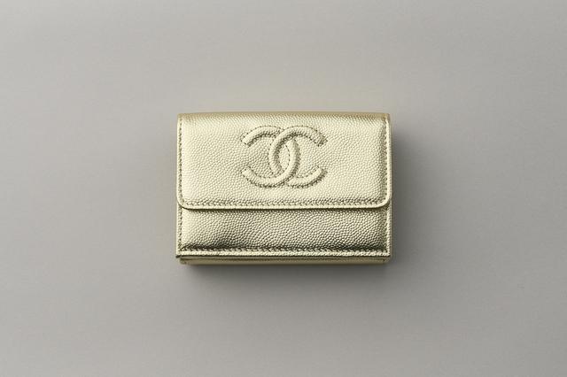 画像: 財布<W12×H7.5×D2.5㎝>¥137,500/シャネル