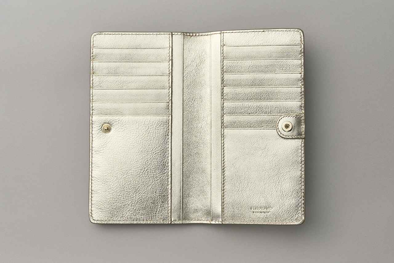 画像 : 12番目の画像 - 「濱美奈子監修・2026年の開運財布①
シャネル、プラダほか
ゴールド&シルバーの最強財布図鑑」のアルバム - T JAPAN:The New York Times Style Magazine 公式サイト