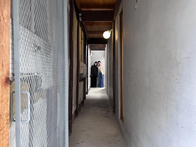 画像: 店舗があるのはクリエイティブ複合施設「sōma」1F奥。左はフォトグラファーであり現在はSNSマーケティングの会社代表のJazさん、右はパティシエの畑谷実咲さん