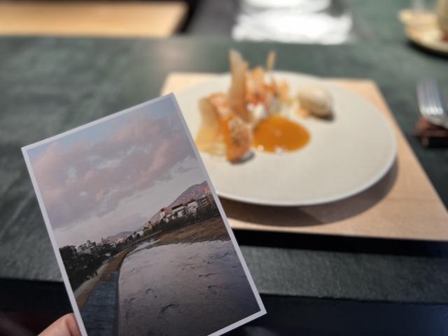 画像: ポストカードは購入もできる。¥250