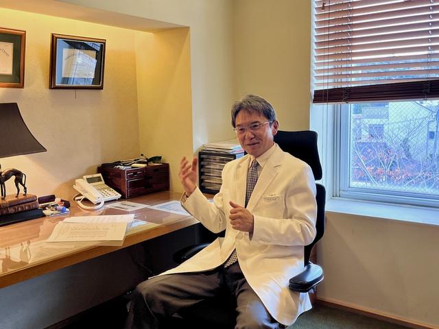 画像: 院長の松村浩道先生。統合医療の視点から、“自立した健康”を支えている