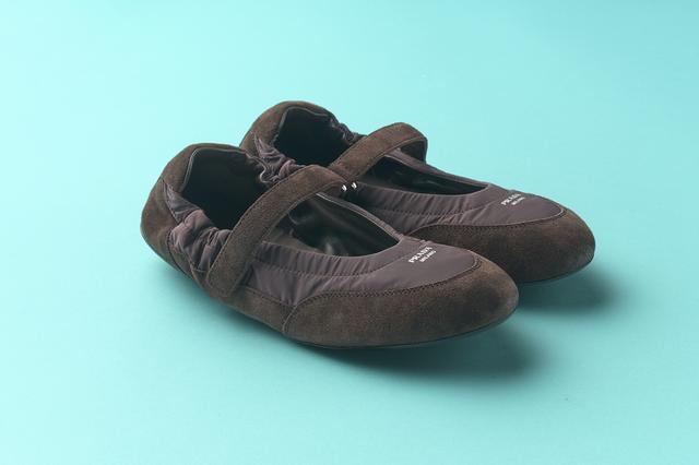 画像: 靴￥138,600（予定価格）／プラダ