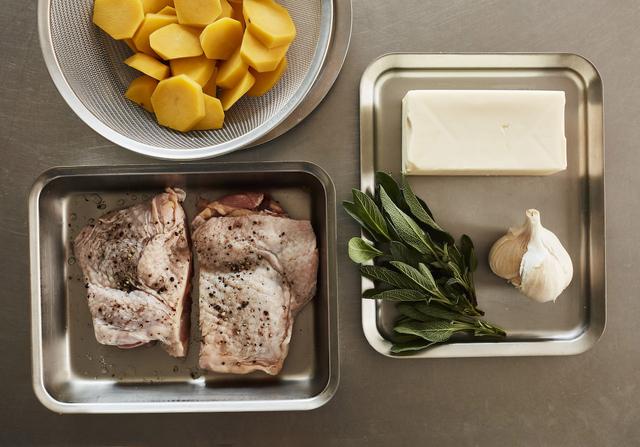 画像: バターはたっぷり!黄金色に焼き上げる